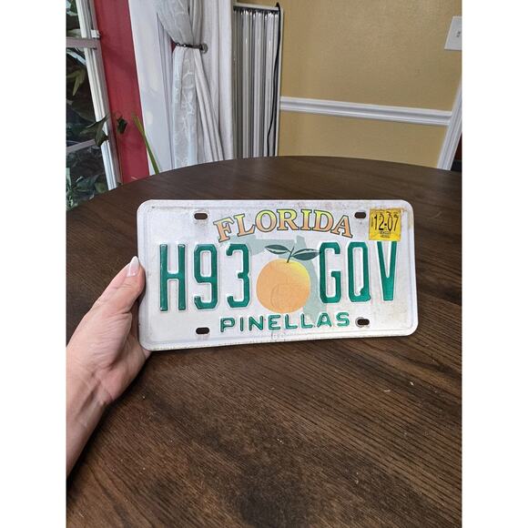Florida PINELLAS County 2007 License Plate H93GQV Sunshine State - Picture 1 of 11